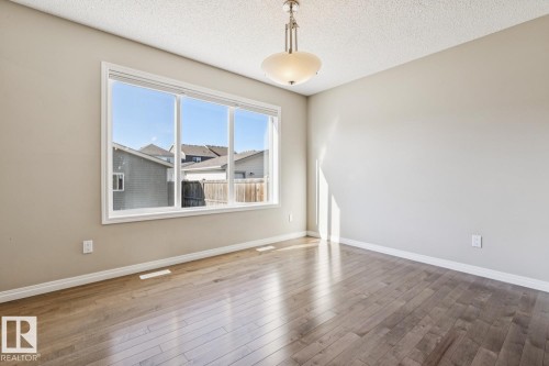 8311 Ellis Crescent Nw, Edmonton, AB - Indoor Photo Showing Other Room