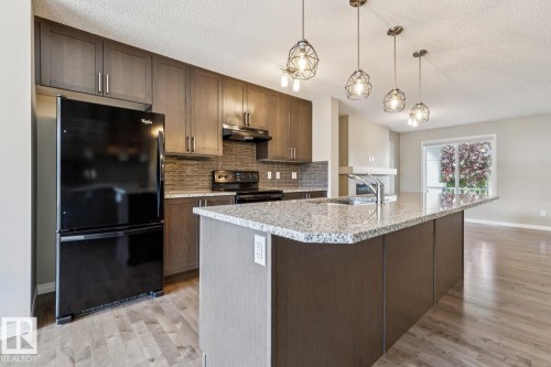 8311 Ellis Crescent Nw, Edmonton, AB - Indoor Photo Showing Kitchen With Double Sink With Upgraded Kitchen