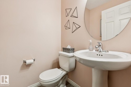 8311 Ellis Crescent Nw, Edmonton, AB - Indoor Photo Showing Bathroom