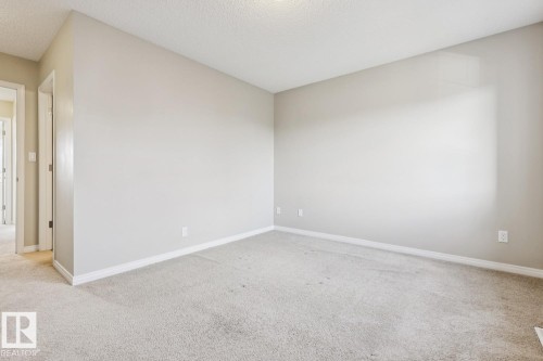 8311 Ellis Crescent Nw, Edmonton, AB - Indoor Photo Showing Other Room