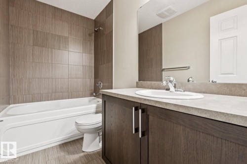 8311 Ellis Crescent Nw, Edmonton, AB - Indoor Photo Showing Bathroom