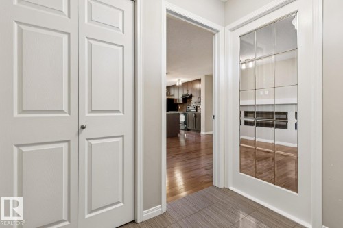 8311 Ellis Crescent Nw, Edmonton, AB - Indoor Photo Showing Other Room