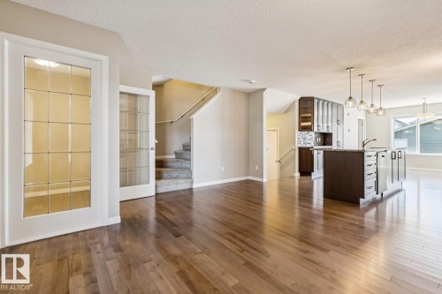 8311 Ellis Crescent Nw, Edmonton, AB - Indoor Photo Showing Kitchen