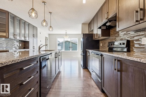 8311 Ellis Crescent Nw, Edmonton, AB - Indoor Photo Showing Kitchen With Upgraded Kitchen