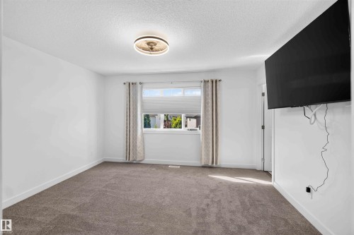 Neutral wall finishes with a window featuring pleated shades - 91 Hilton Cove, Spruce Grove, AB - Indoor Photo Showing Other Room