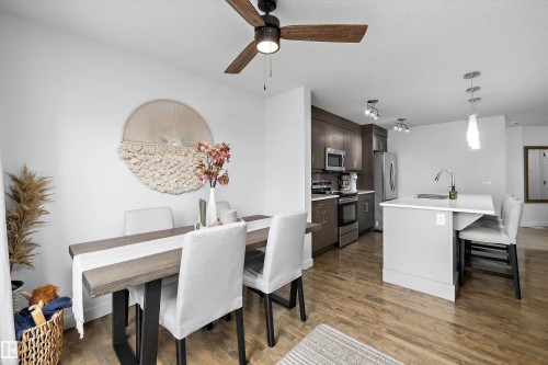 6716 Cardinal Road Sw, Edmonton, AB - Indoor Photo Showing Other Room