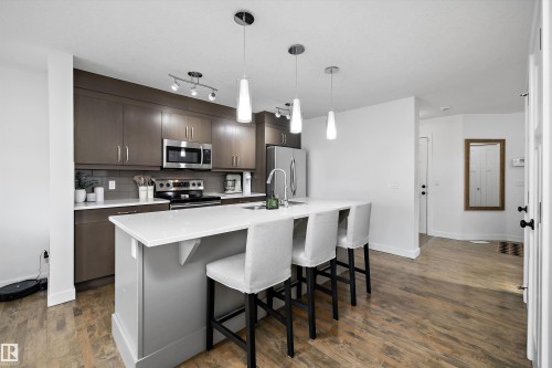 6716 Cardinal Road Sw, Edmonton, AB - Indoor Photo Showing Kitchen With Stainless Steel Kitchen With Upgraded Kitchen