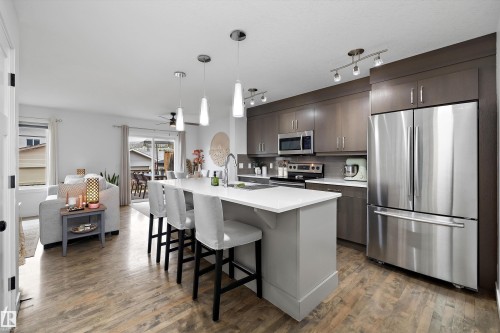 6716 Cardinal Road Sw, Edmonton, AB - Indoor Photo Showing Kitchen With Stainless Steel Kitchen With Upgraded Kitchen