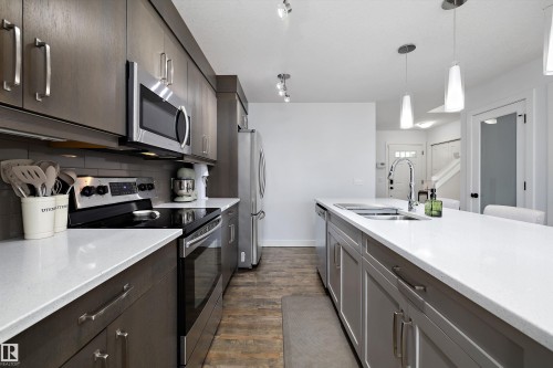 6716 Cardinal Road Sw, Edmonton, AB - Indoor Photo Showing Kitchen With Stainless Steel Kitchen With Upgraded Kitchen