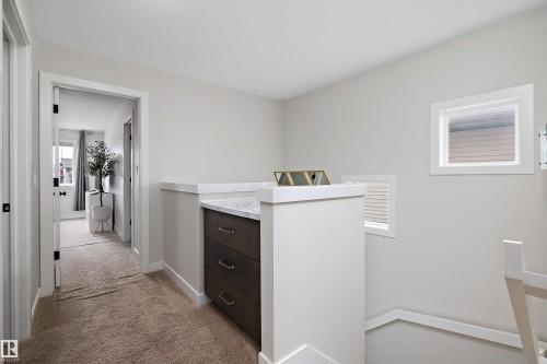 6716 Cardinal Road Sw, Edmonton, AB - Indoor Photo Showing Other Room