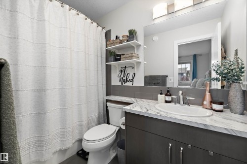 6716 Cardinal Road Sw, Edmonton, AB - Indoor Photo Showing Bathroom