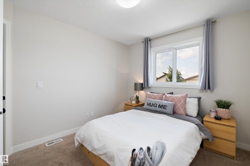 6716 Cardinal Road Sw, Edmonton, AB - Indoor Photo Showing Bedroom