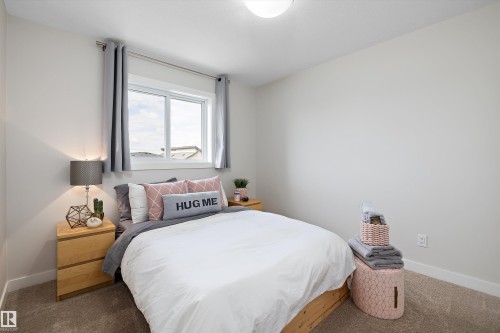 6716 Cardinal Road Sw, Edmonton, AB - Indoor Photo Showing Bedroom