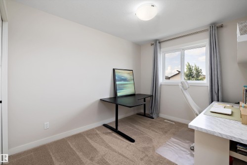 6716 Cardinal Road Sw, Edmonton, AB - Indoor