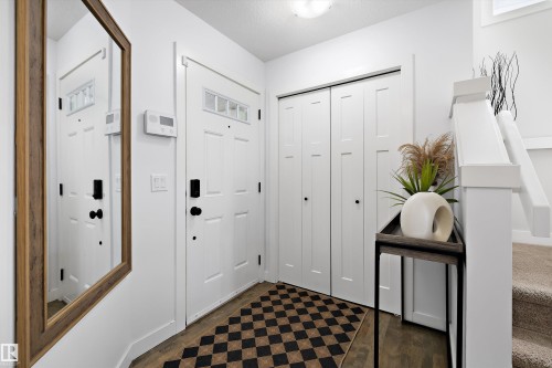 6716 Cardinal Road Sw, Edmonton, AB - Indoor Photo Showing Other Room