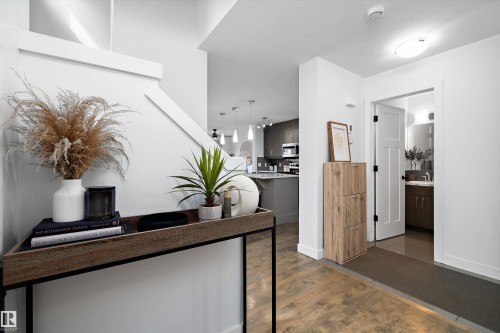 6716 Cardinal Road Sw, Edmonton, AB - Indoor Photo Showing Other Room
