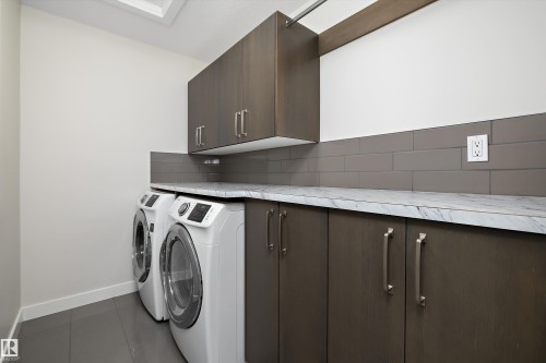 6716 Cardinal Road Sw, Edmonton, AB - Indoor Photo Showing Laundry Room