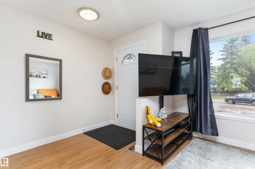 18045 96 Avenue Nw, Edmonton, AB - Indoor