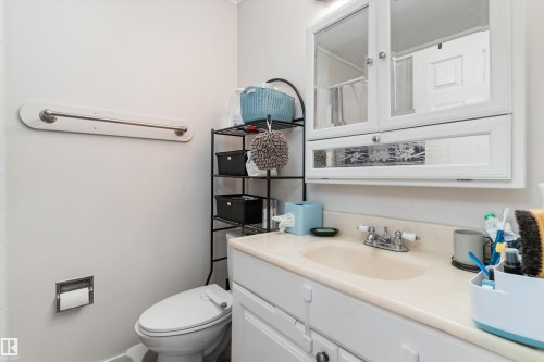 18045 96 Avenue Nw, Edmonton, AB - Indoor Photo Showing Bathroom