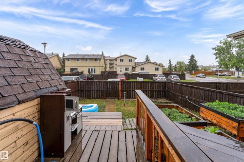 18045 96 Avenue Nw, Edmonton, AB - Outdoor