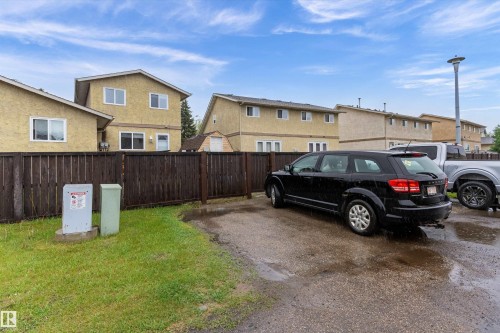 18045 96 Avenue Nw, Edmonton, AB - Outdoor