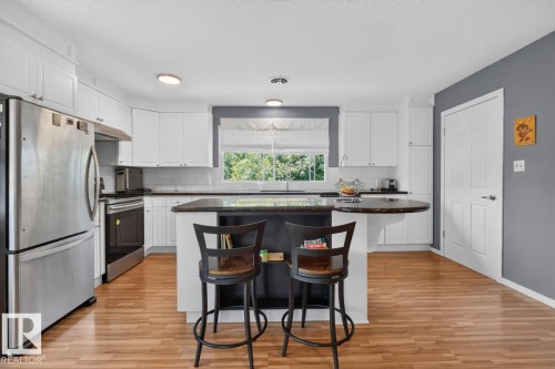 2408 80 Street Nw, Edmonton, AB - Indoor