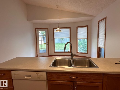 643 JENNER COVE Cove Northwest , Edmonton, AB T6L 6S1 5