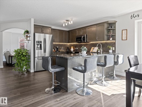 25 Wilkinson Place, Leduc, AB - Indoor Photo Showing Kitchen With Upgraded Kitchen