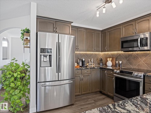 25 Wilkinson Place, Leduc, AB - Indoor Photo Showing Kitchen