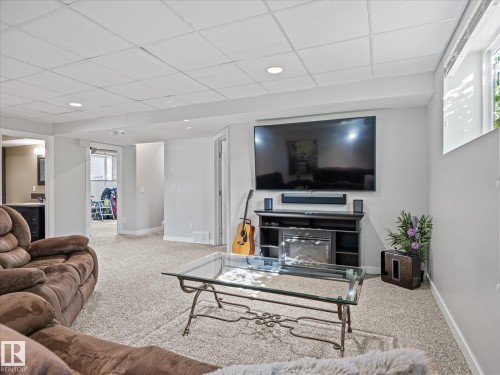 25 Wilkinson Place, Leduc, AB - Indoor Photo Showing Living Room