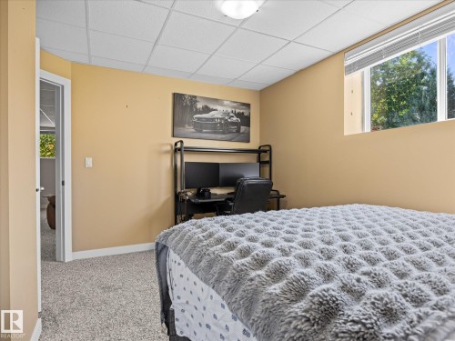 25 Wilkinson Place, Leduc, AB - Indoor Photo Showing Bedroom