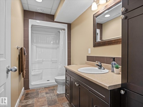 25 Wilkinson Place, Leduc, AB - Indoor Photo Showing Bathroom