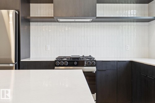 10329 Wadhurst Road Nw, Edmonton, AB - Indoor Photo Showing Kitchen