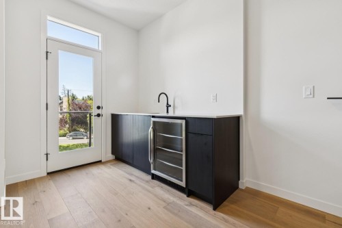 10329 Wadhurst Road Nw, Edmonton, AB - Indoor Photo Showing Other Room