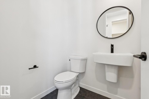 10329 Wadhurst Road Nw, Edmonton, AB - Indoor Photo Showing Bathroom