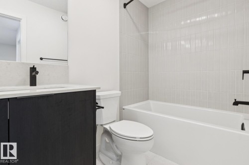 10329 Wadhurst Road Nw, Edmonton, AB - Indoor Photo Showing Bathroom