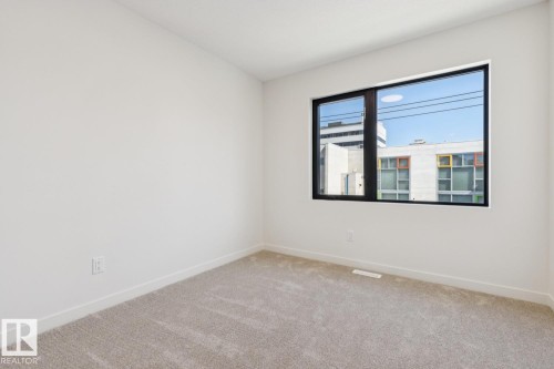 10329 Wadhurst Road Nw, Edmonton, AB - Indoor Photo Showing Other Room