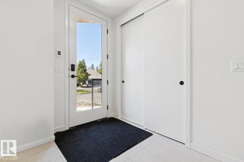 10329 Wadhurst Road Nw, Edmonton, AB - Indoor Photo Showing Other Room