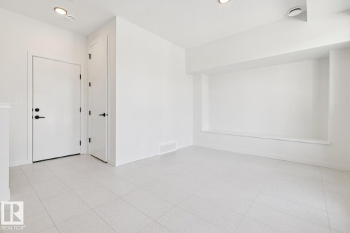 10329 Wadhurst Road Nw, Edmonton, AB - Indoor Photo Showing Other Room