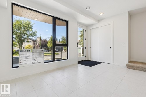 10329 Wadhurst Road Nw, Edmonton, AB - Indoor Photo Showing Other Room