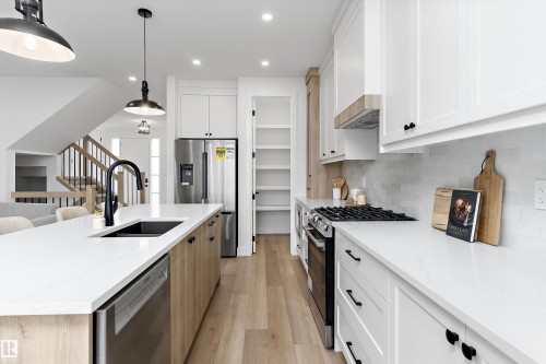 14512 86 Avenue Nw, Edmonton, AB - Indoor Photo Showing Kitchen With Upgraded Kitchen