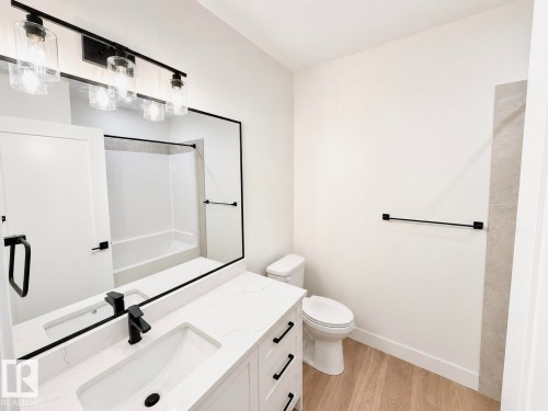 14512 86 Avenue Nw, Edmonton, AB - Indoor Photo Showing Bathroom