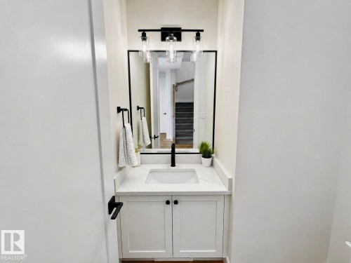 14512 86 Avenue Nw, Edmonton, AB - Indoor Photo Showing Bathroom