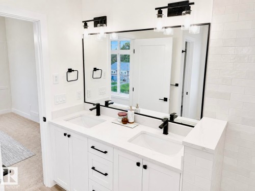 14512 86 Avenue Nw, Edmonton, AB - Indoor Photo Showing Bathroom