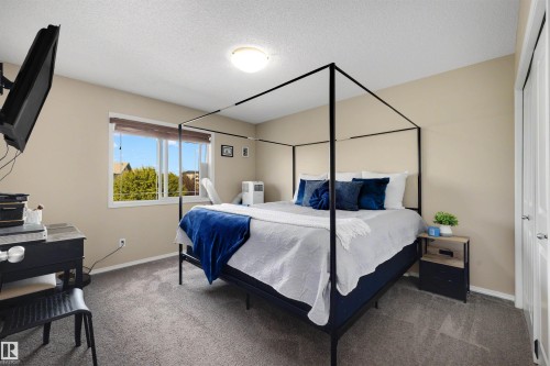 #3 450 Hyndman Cr Nw, Edmonton, AB - Indoor Photo Showing Bedroom