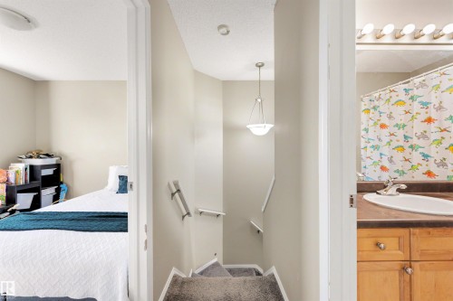 #3 450 Hyndman Cr Nw, Edmonton, AB - Indoor Photo Showing Other Room