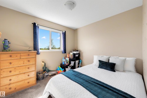 #3 450 Hyndman Cr Nw, Edmonton, AB - Indoor Photo Showing Bedroom