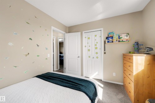#3 450 Hyndman Cr Nw, Edmonton, AB - Indoor Photo Showing Bedroom