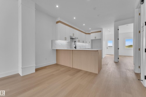 512 Robinson Boulevard, Leduc, AB - Indoor Photo Showing Kitchen