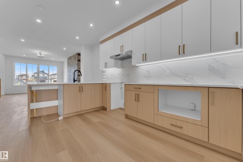 512 Robinson Boulevard, Leduc, AB - Indoor Photo Showing Kitchen